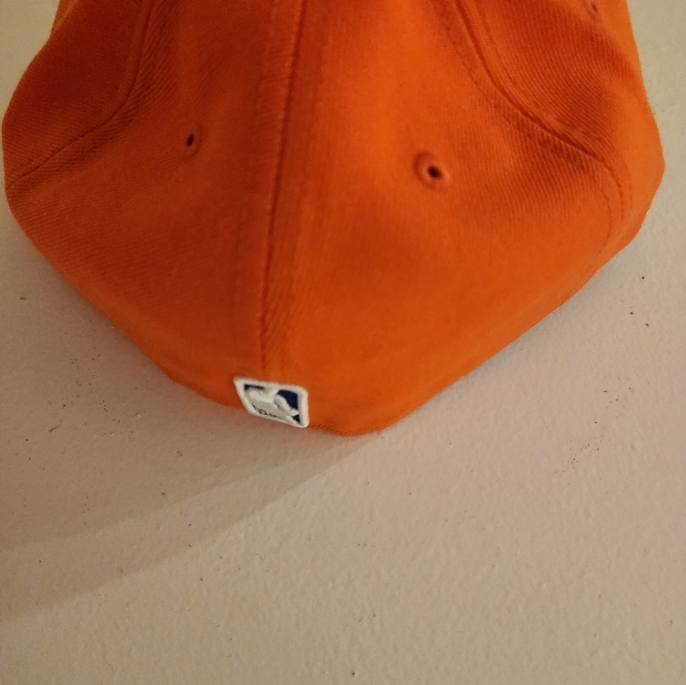 New Era Knicks fitted 7 1/4 NWT orange - Picture 2 of 4